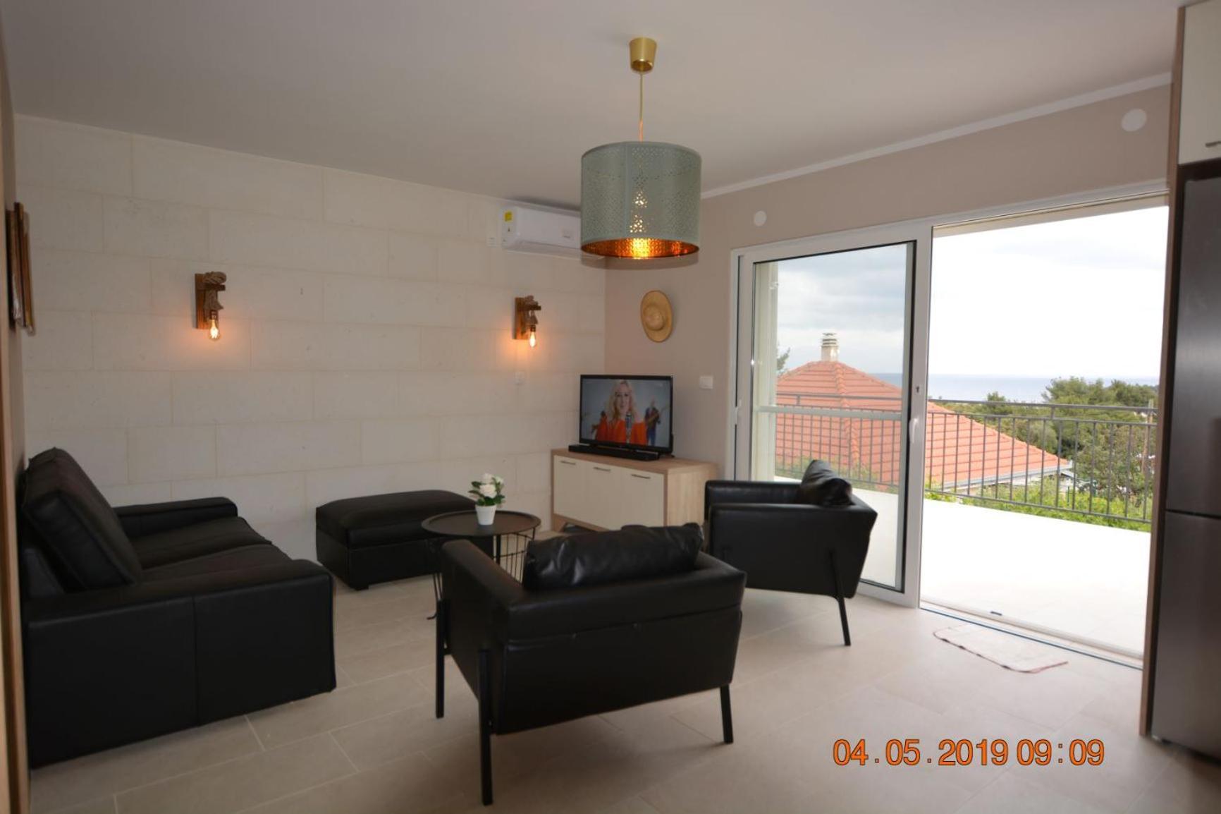 Sealodge: Luxurious Beachfront Villa with Private Pool and Sea Views Rogac Exterior photo