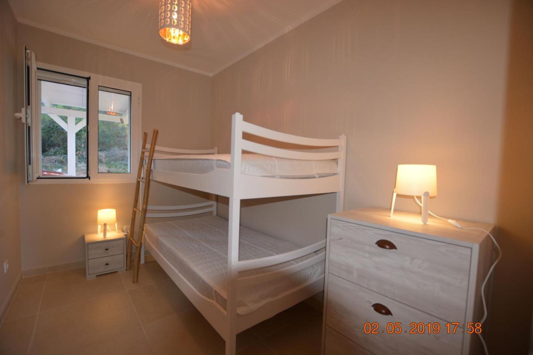 Sealodge: Luxurious Beachfront Villa with Private Pool and Sea Views Rogac Exterior photo