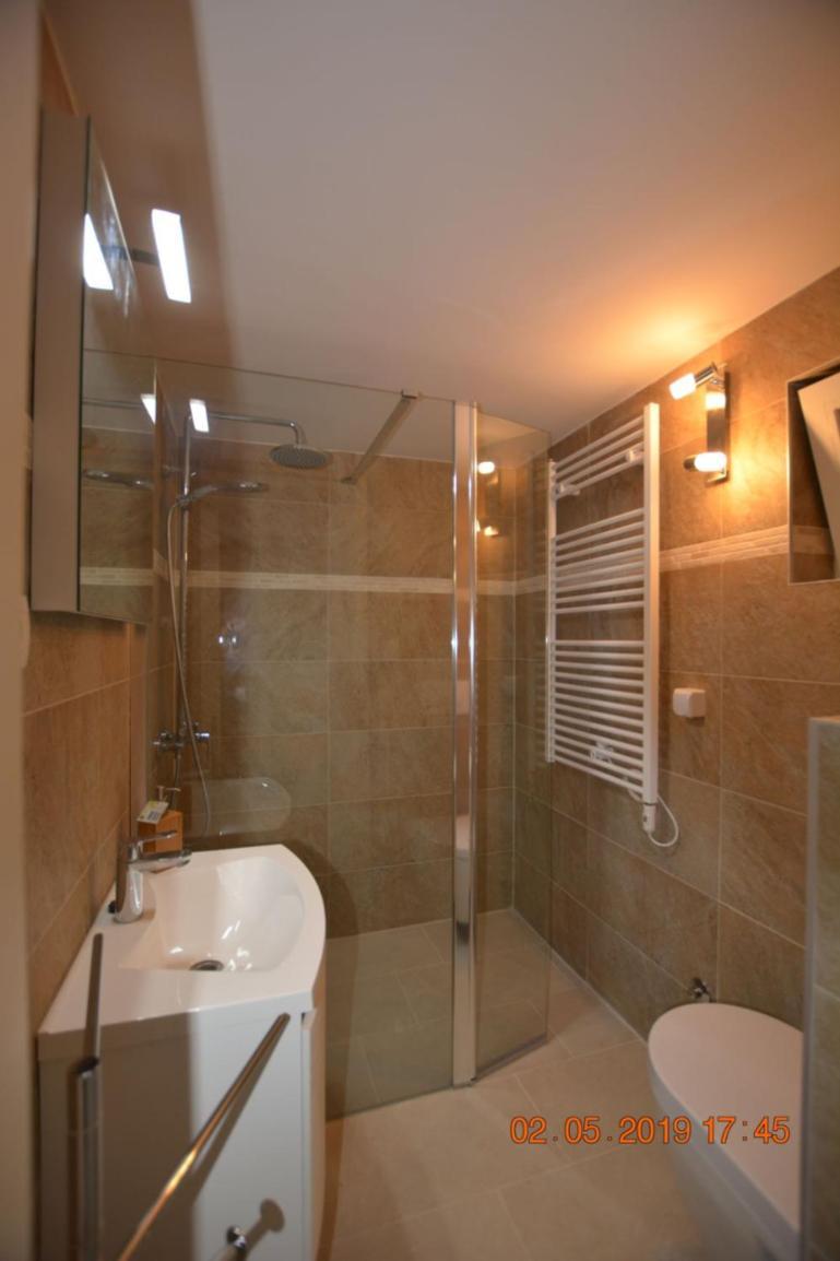 Sealodge: Luxurious Beachfront Villa with Private Pool and Sea Views Rogac Exterior photo