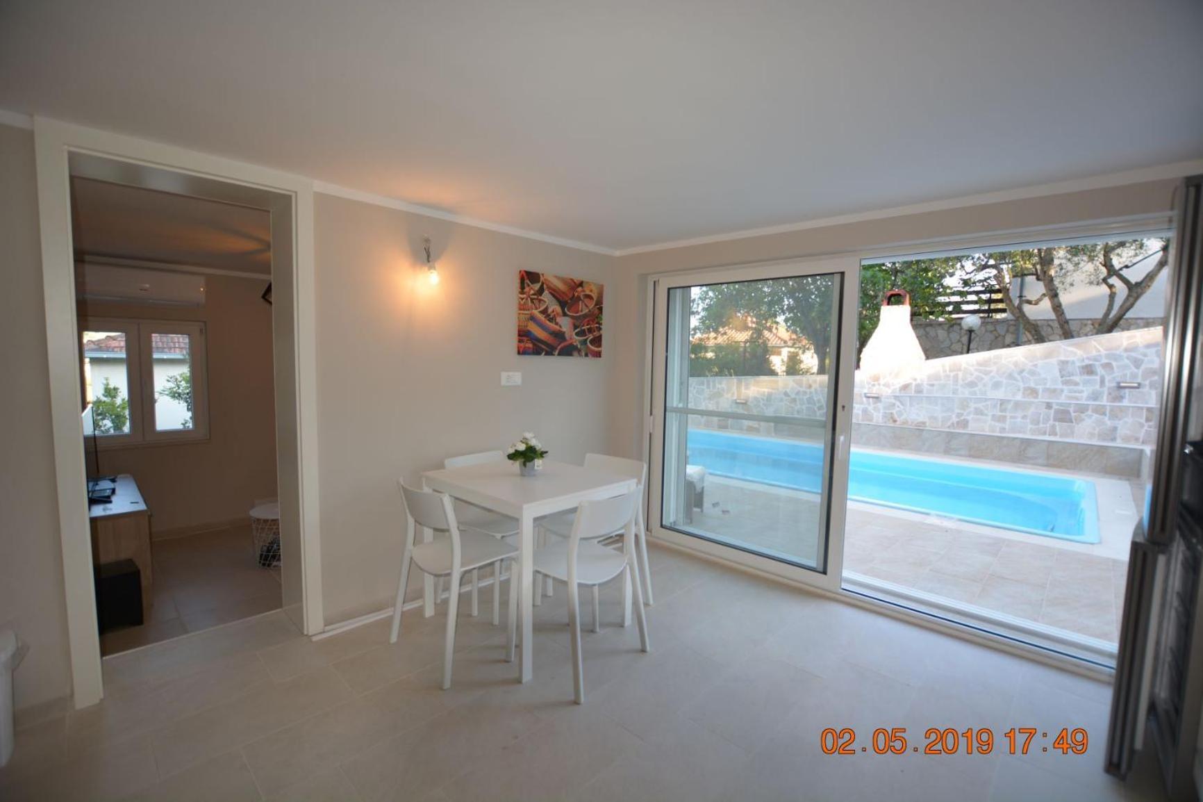 Sealodge: Luxurious Beachfront Villa with Private Pool and Sea Views Rogac Exterior photo