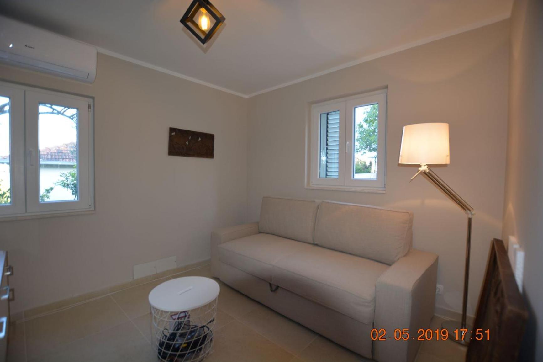 Sealodge: Luxurious Beachfront Villa with Private Pool and Sea Views Rogac Exterior photo