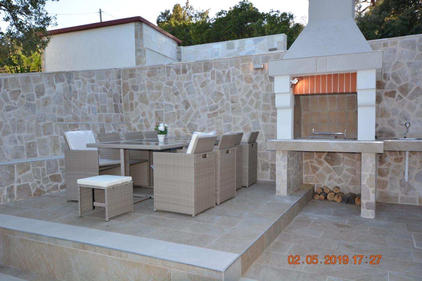 Sealodge: Luxurious Beachfront Villa with Private Pool and Sea Views Rogac Exterior photo