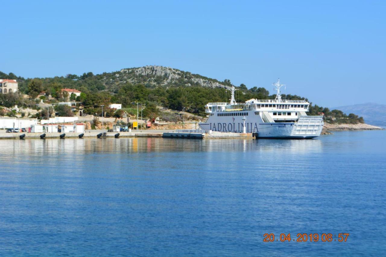 Sealodge: Luxurious Beachfront Villa with Private Pool and Sea Views Rogac Exterior photo