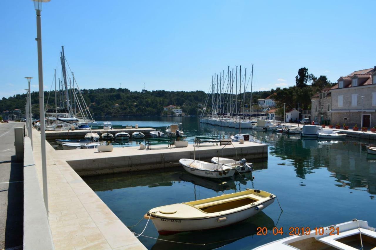 Sealodge: Luxurious Beachfront Villa with Private Pool and Sea Views Rogac Exterior photo