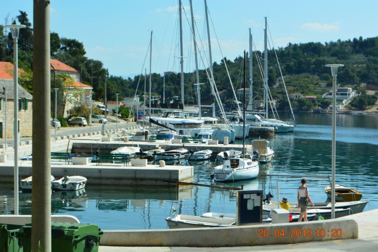 Sealodge: Luxurious Beachfront Villa with Private Pool and Sea Views Rogac Exterior photo