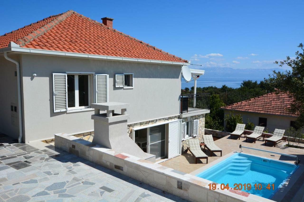 Sealodge: Luxurious Beachfront Villa with Private Pool and Sea Views Rogac Exterior photo