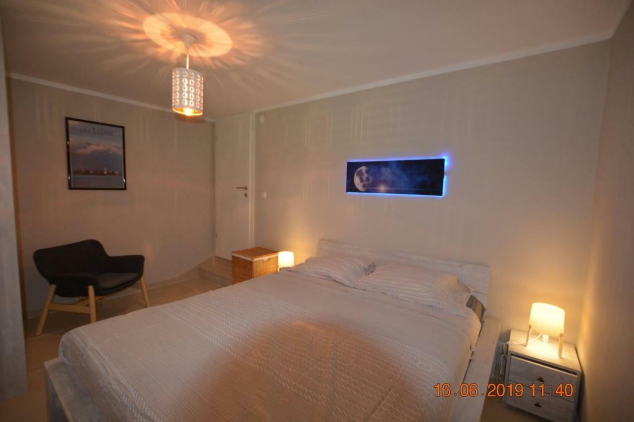 Sealodge: Luxurious Beachfront Villa with Private Pool and Sea Views Rogac Exterior photo