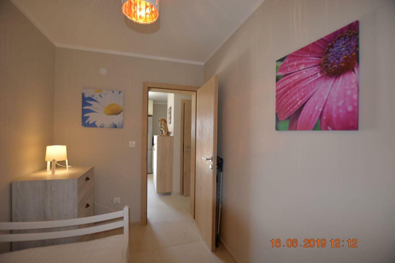 Sealodge: Luxurious Beachfront Villa with Private Pool and Sea Views Rogac Exterior photo